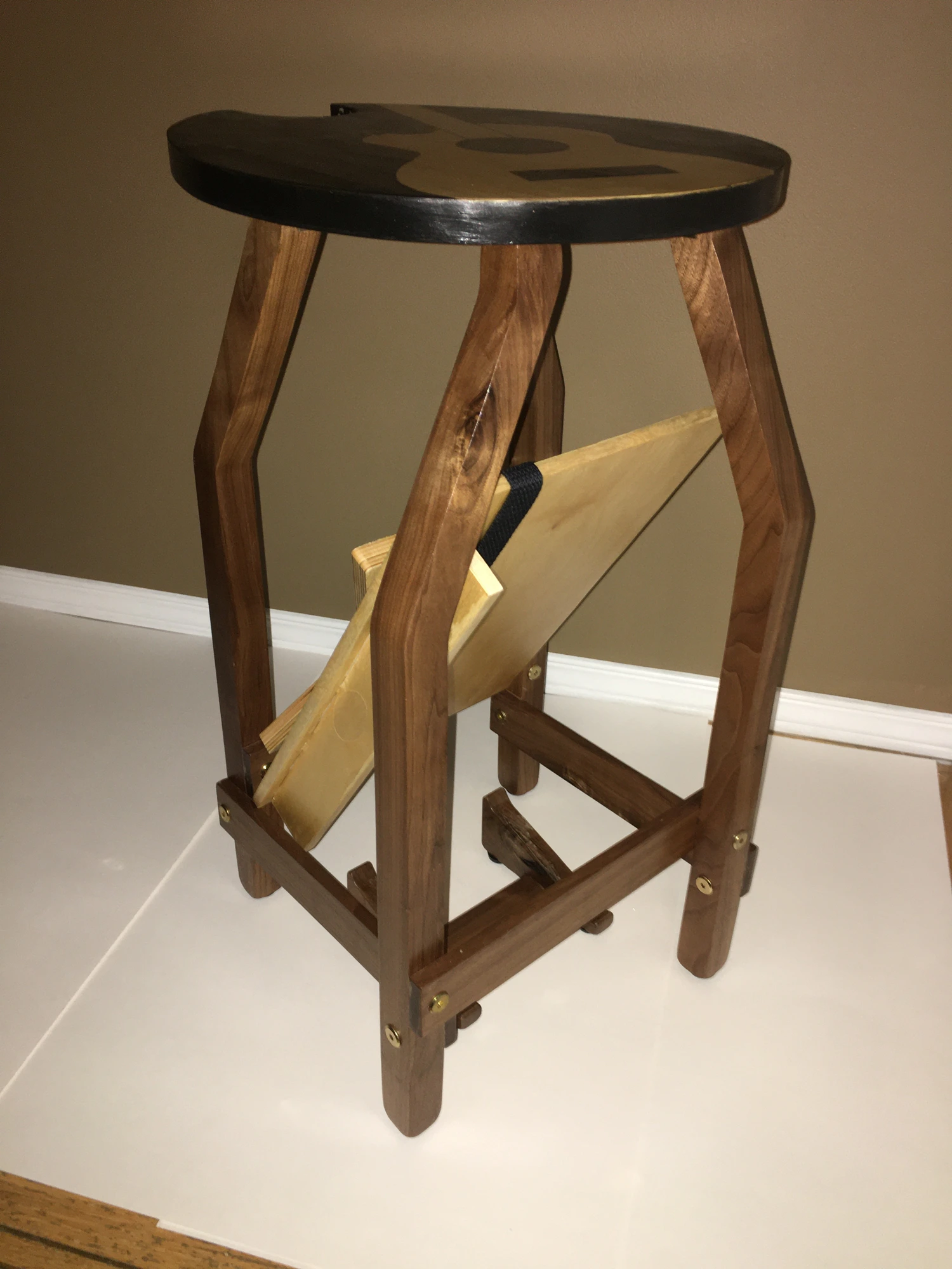 The assembled stool and guitar support.